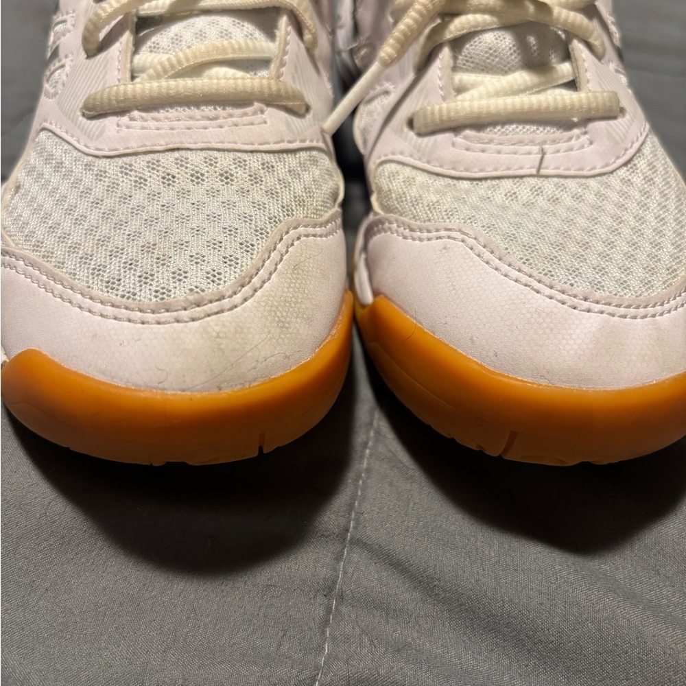ASICS Upcourt White and Silver Athletic Sneakers Women’s Size 3.5 - Picture 2 of 7